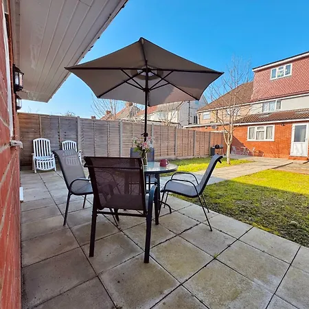 Apartamento Garden 1-Bed Flat 30Min To Downtown & Free Parking Londres Exterior foto