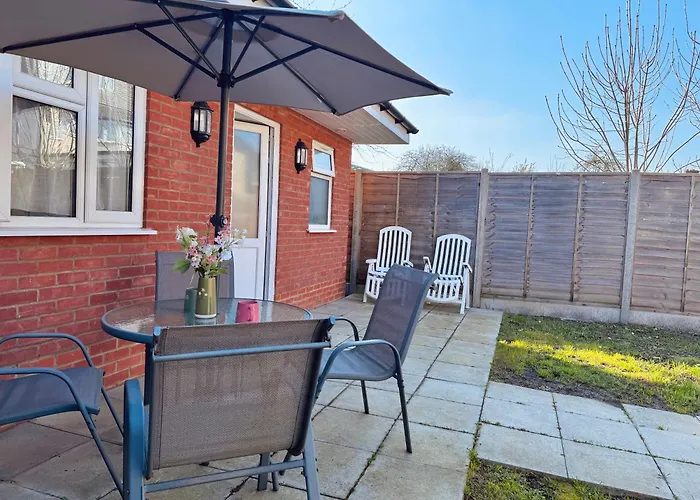 Garden 1-Bed Flat 30Min To Downtown & Free Parking