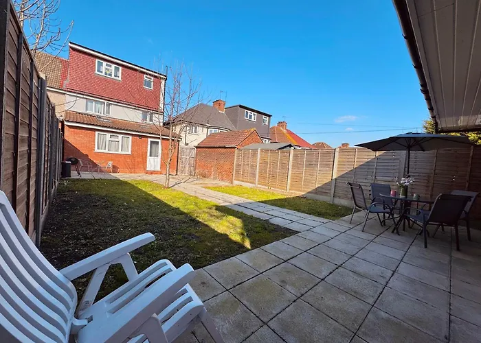 Garden 1-Bed Flat 30Min To Downtown & Free Parking