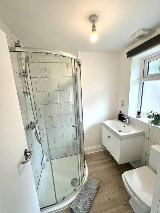 Apartamento Garden 1-bed Flat 30min To Downtown & Free Parking Londres