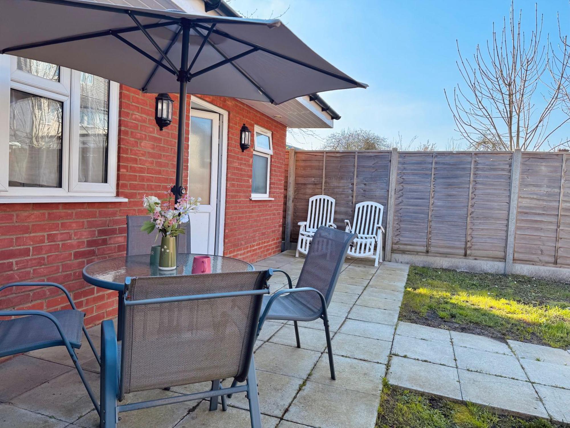 Garden 1-bed Flat 30min To Downtown & Free Parking Apartamento