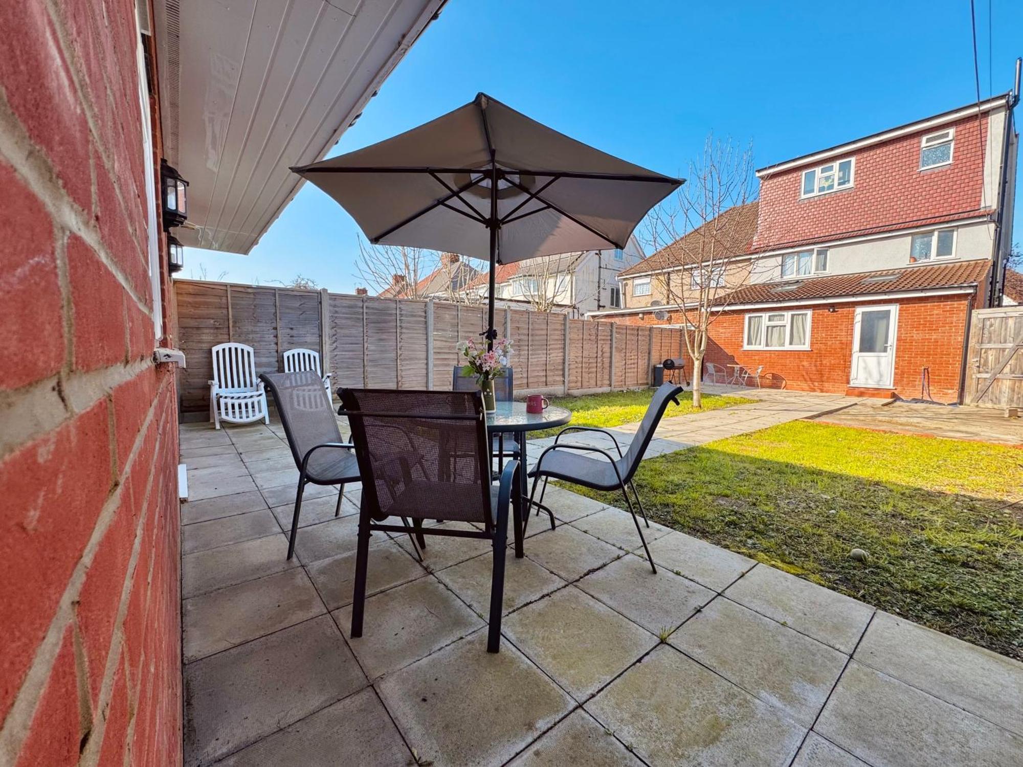 Garden 1-bed Flat 30min To Downtown & Free Parking Apartamento